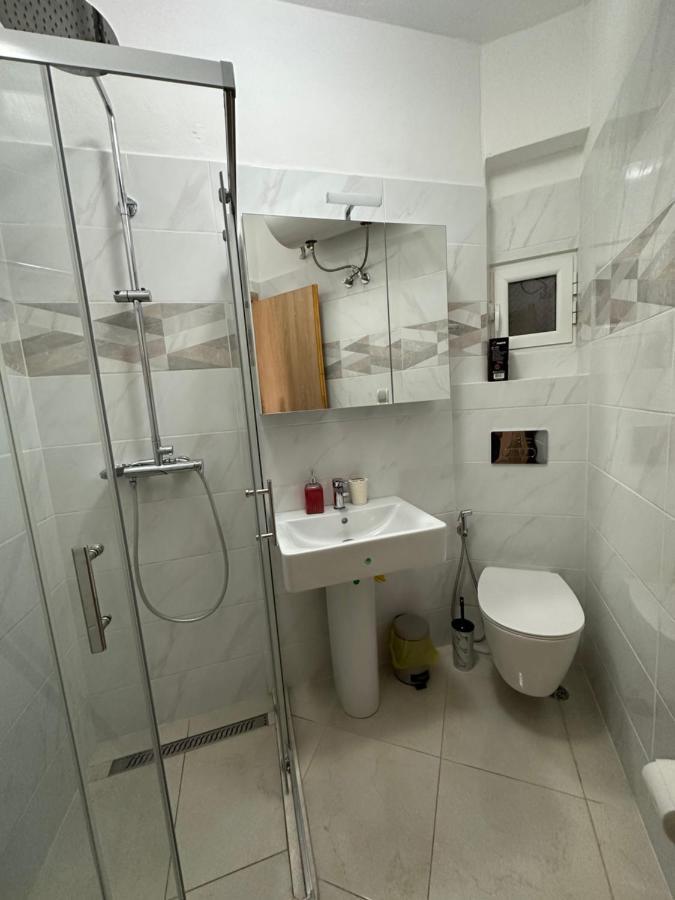 Velis Apartment Sarandë Exterior foto